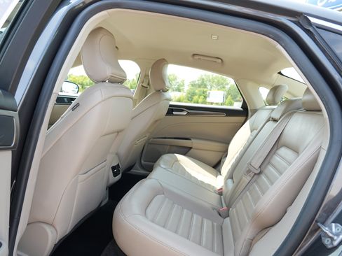 Used 2018 Ford Fusion SE w/ Fusion SE Technology Package FWD image 21