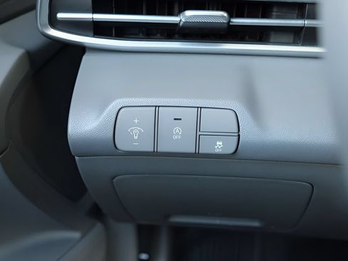 Used 2025 Hyundai Elantra SE FWD image 16