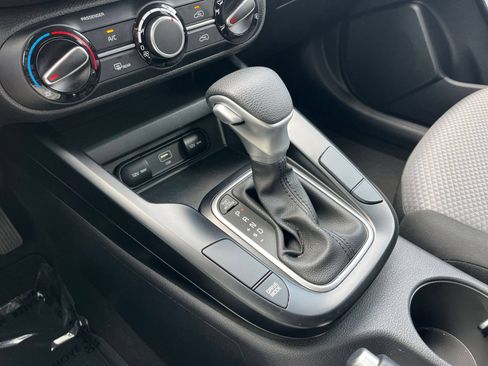 Used 2025 Kia Soul LX w/ LX Technology Package FWD image 39