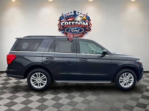 Used 2022 Ford Expedition XLT AWD/4WD image 4