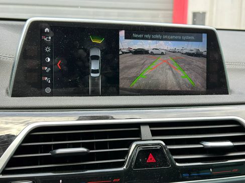 Used 2018 BMW 750i RWD image 38