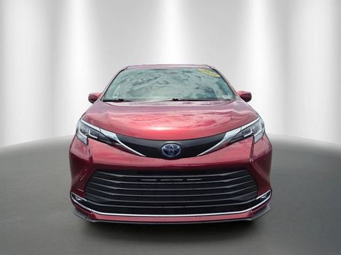 Used 2023 Toyota Sienna XLE FWD image 8