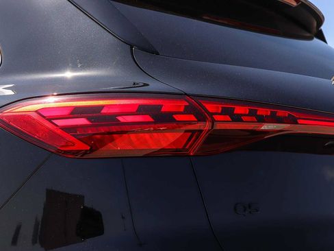 Used 2025 Audi Q5 Premium w/ Convenience Package AWD/4WD image 12