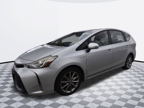 Used 2015 Toyota Prius V Five image 4