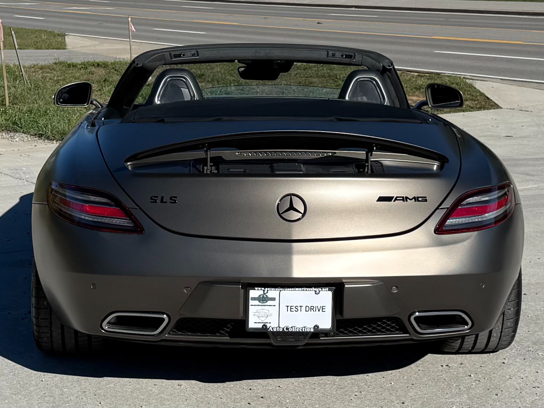 Used 2012 Mercedes-Benz SLS AMG Roadster image 5