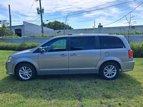 Used 2018 Dodge Grand Caravan SXT FWD image 1