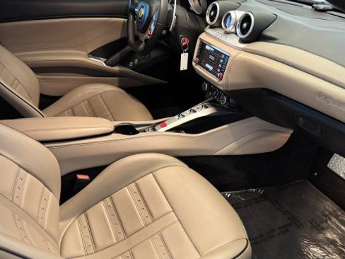 Used 2015 Ferrari California T image 19
