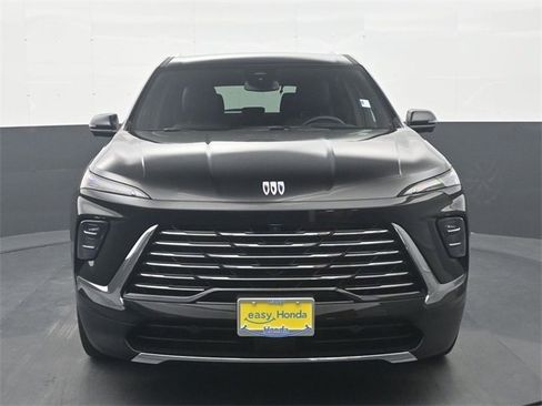 Used 2025 Buick Enclave Preferred image 3