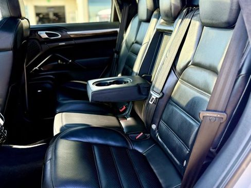 Used 2013 Porsche Cayenne Turbo image 15