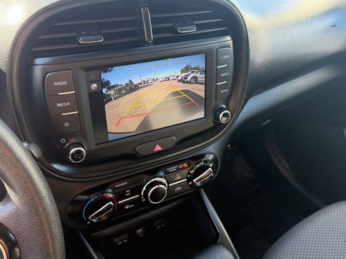 Used 2025 Kia Soul LX w/ LX Technology Package FWD image 24