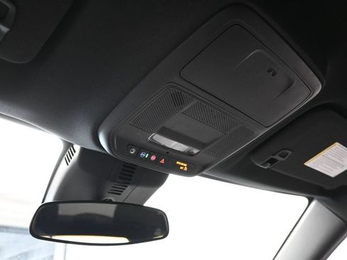 Used 2024 Chevrolet Traverse LT FWD image 28