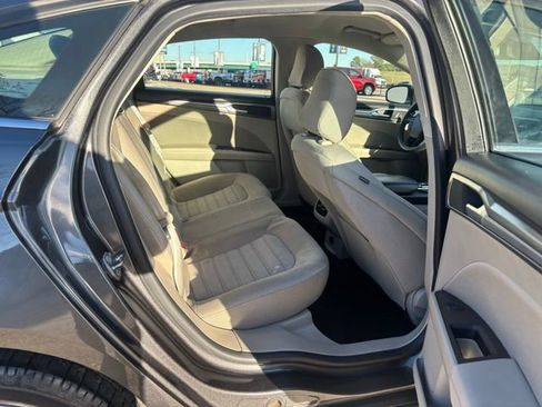 Used 2020 Ford Fusion SE image 16