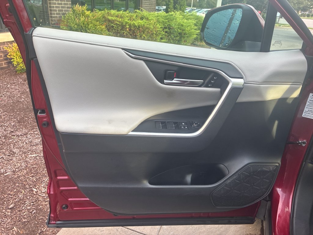 Used 2020 Toyota RAV4 Limited AWD/4WD image 24