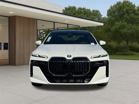 New 2026 BMW 750e xDrive w/ Premium Package image 3