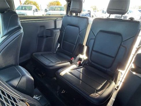 Used 2023 Ford Bronco Badlands image 14