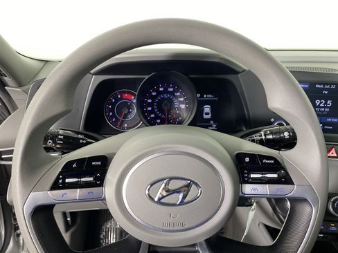 Used 2021 Hyundai Elantra SE FWD image 20