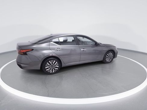 Used 2024 Nissan Altima 2.5 SV image 7