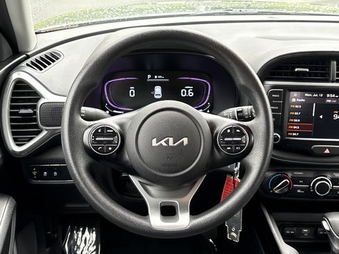 Used 2024 Kia Soul LX w/ Option Group 015 FWD image 21