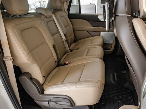 Used 2023 Lincoln Navigator L Reserve AWD/4WD image 32