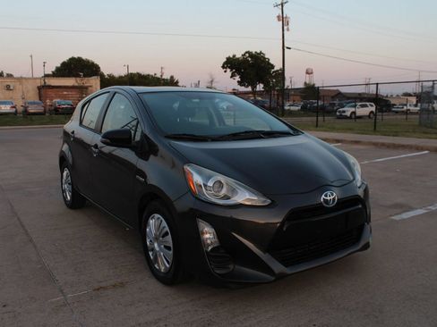 Used 2016 Toyota Prius C Two FWD image 4