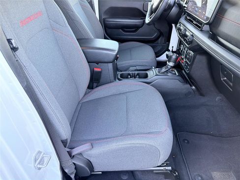 Used 2025 Jeep Wrangler Unlimited Rubicon AWD/4WD image 12