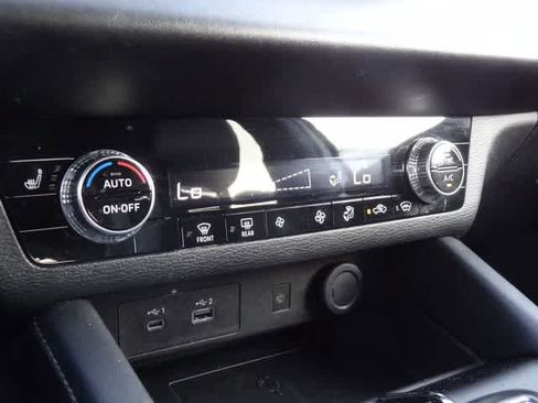 Used 2024 Mitsubishi Outlander SE AWD/4WD image 31