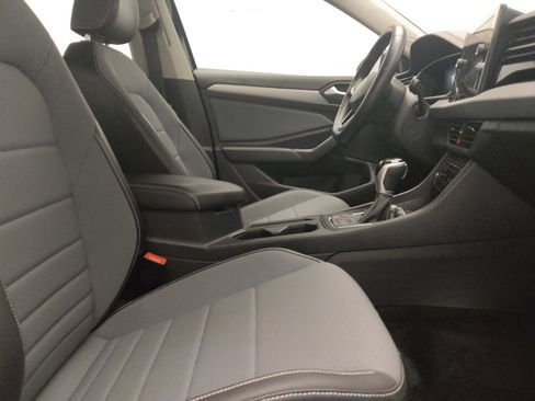 Used 2025 Volkswagen Jetta SE FWD image 21