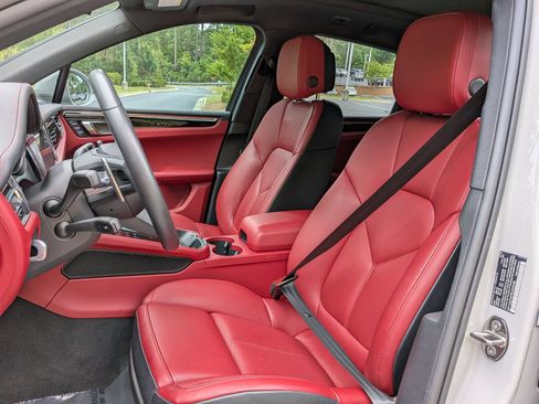 Certified 2025 Porsche Macan S AWD/4WD image 5