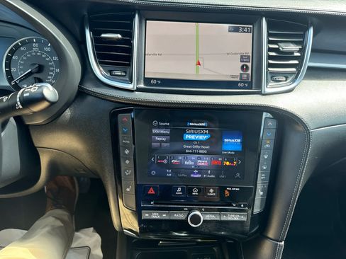 Used 2020 INFINITI QX50 Luxe w/ Navigation Package AWD/4WD image 21