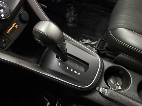 Used 2019 Chevrolet Trax LT w/ LT Convenience Package FWD image 30