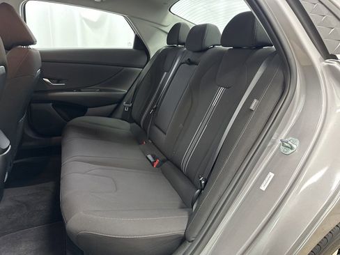 Used 2025 Hyundai Elantra SEL image 19