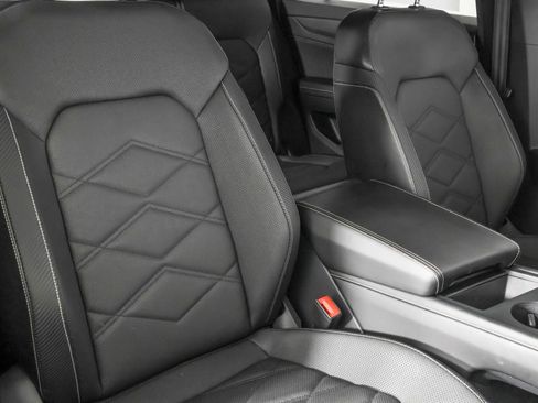 Used 2024 Volkswagen Atlas Cross Sport SE FWD image 44