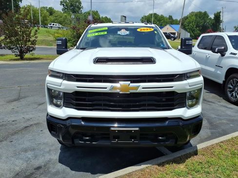 Used 2025 Chevrolet Silverado 2500 Custom w/ Custom Value Package AWD/4WD image 2