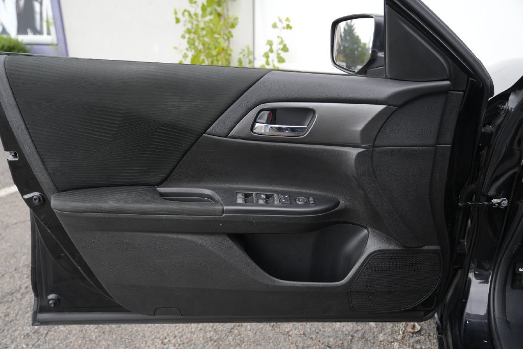 Used 2015 Honda Accord LX image 17