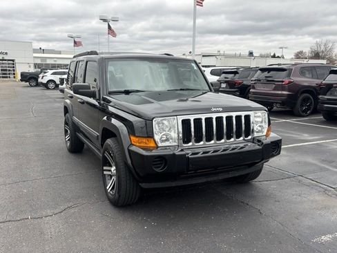 Used 2009 Jeep Commander Sport image 3