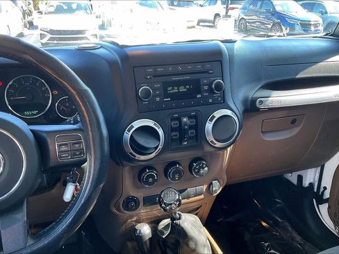 Used 2018 Jeep Wrangler Unlimited Sahara w/ Connectivity Group image 7