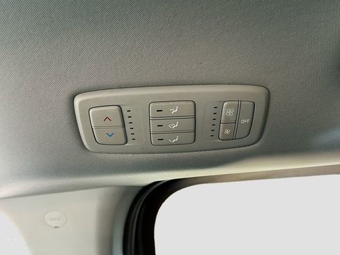 Used 2024 Kia Carnival LX FWD image 24