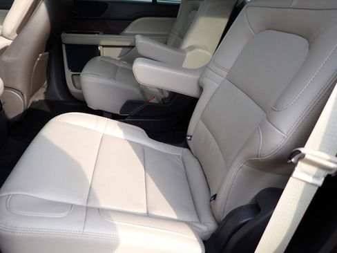 Certified 2024 Lincoln Navigator Premiere image 16