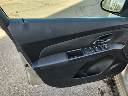 Used 2016 Chevrolet Cruze LT image 10