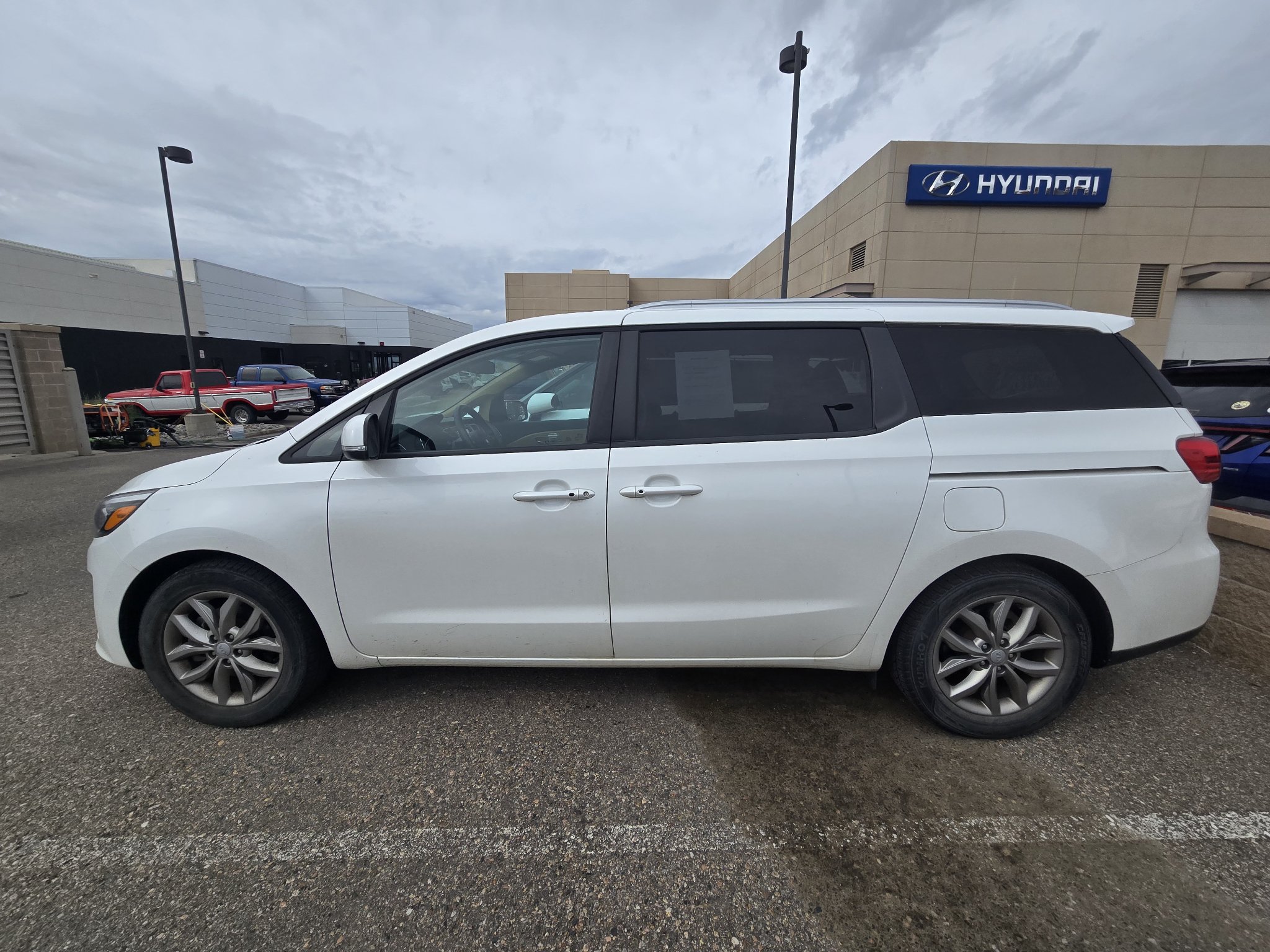 Used 2020 Kia Sedona EX FWD image 2