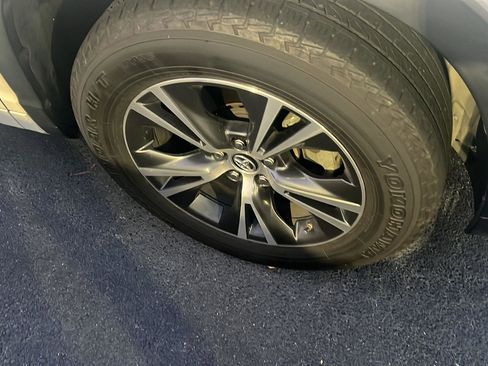 Used 2016 Toyota Highlander XLE image 7