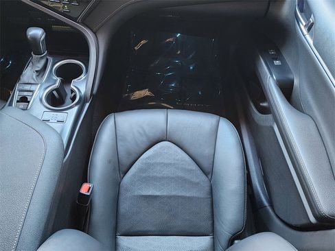 Used 2020 Toyota Camry XSE image 13