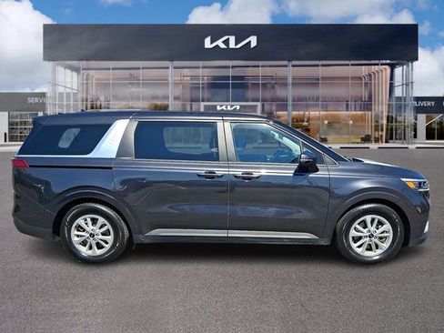 Used 2024 Kia Carnival LX FWD image 7