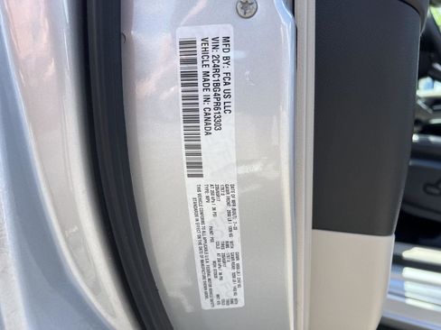 Used 2023 Chrysler Pacifica Touring-L FWD image 55