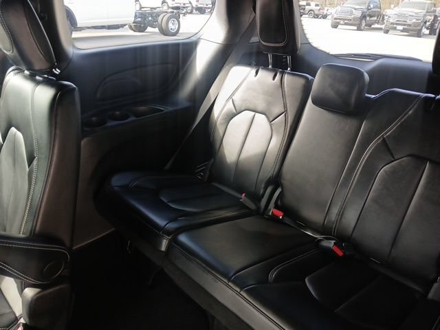 Used 2025 Chrysler Pacifica Select FWD image 11
