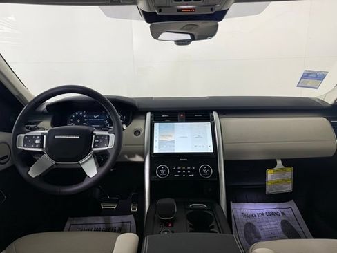 Used 2025 Land Rover Discovery Dynamic SE AWD/4WD image 30