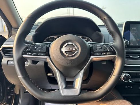 Used 2025 Nissan Altima 2.5 SR FWD image 17