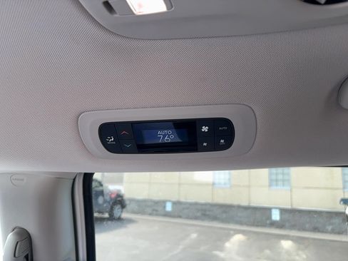 Used 2022 Chrysler Pacifica Touring-L FWD image 17