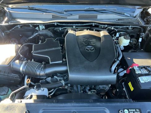 Used 2018 Toyota Tacoma Limited image 46