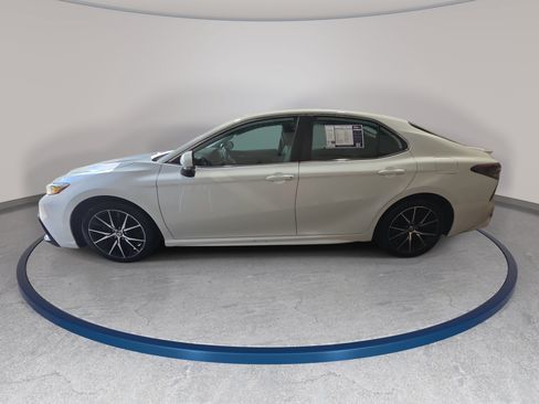 Used 2024 Toyota Camry SE FWD image 8